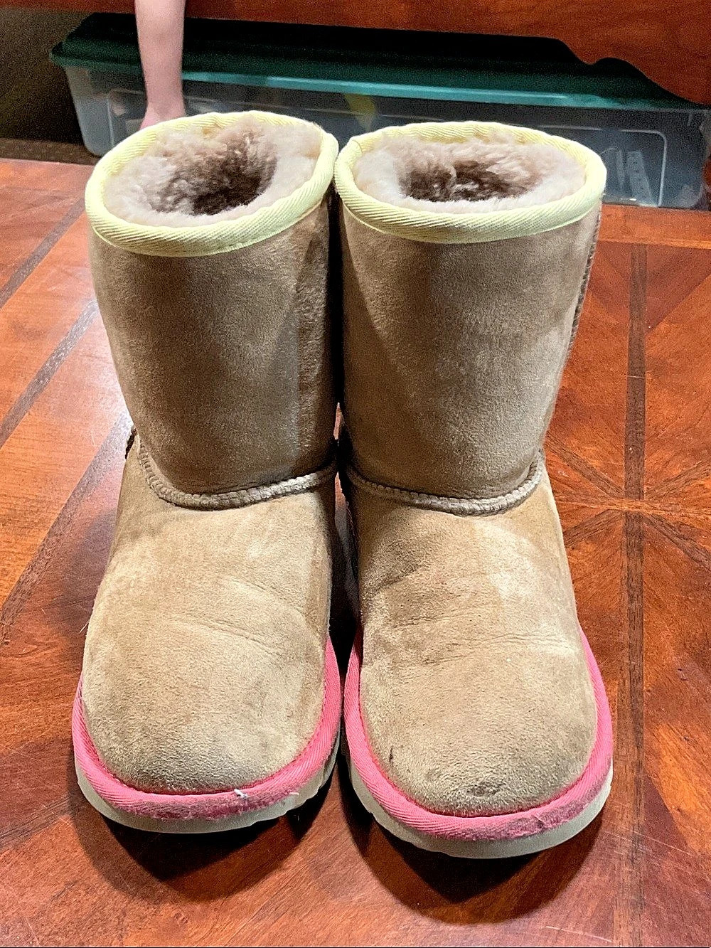 UGG Classic Short II Kids Short Boots Brown & Pink Size 3